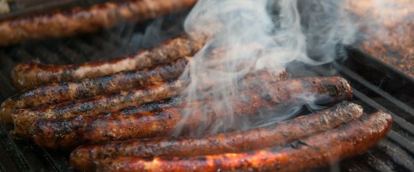 Grillplatz  mit 80 cm Gasgrill vorhanden sowie Lagerfeuer